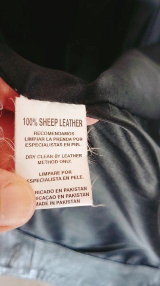 Chaqueta de piel negra