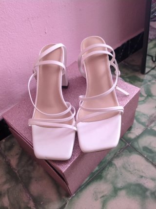 Sandalias blancas de tacón talla 38