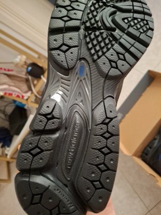 Zapatillas New Balance Negras y Azules