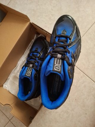 Zapatillas New Balance Negras y Azules