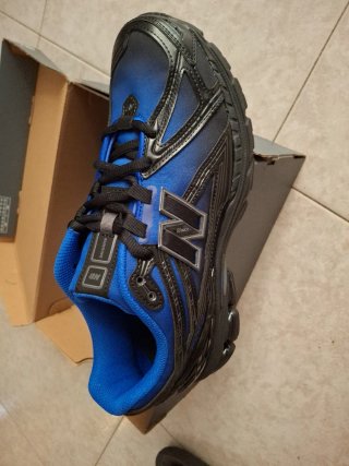 Zapatillas New Balance Negras y Azules