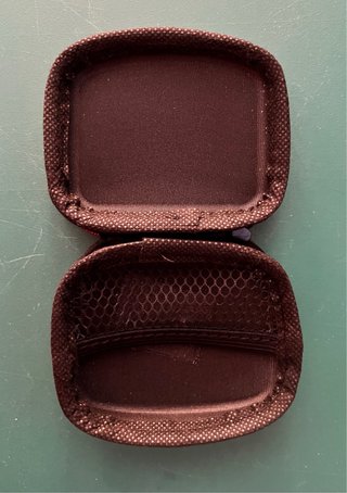 Estuche KZ Negro y Rojo para Auriculares