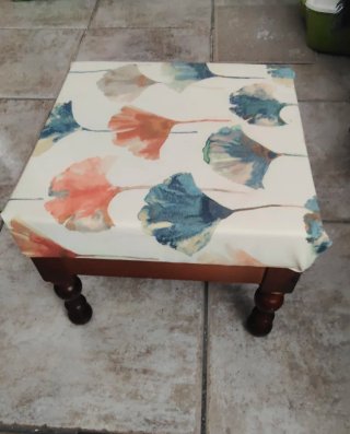 Banqueta Reposapiés Estampado Floral