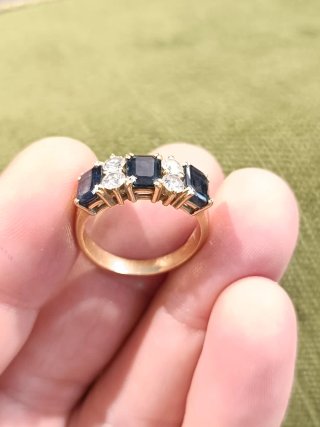 ESPECTACULAR ANILLO ELABORADO EN ORO 18K ZAFIROS..