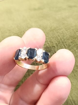 ESPECTACULAR ANILLO ELABORADO EN ORO 18K ZAFIROS..