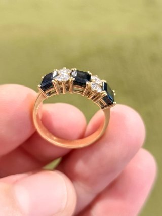 ESPECTACULAR ANILLO ELABORADO EN ORO 18K ZAFIROS..