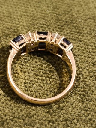 ESPECTACULAR ANILLO ELABORADO EN ORO 18K ZAFIROS..