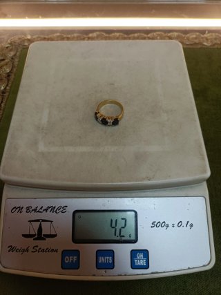 ESPECTACULAR ANILLO ELABORADO EN ORO 18K ZAFIROS..