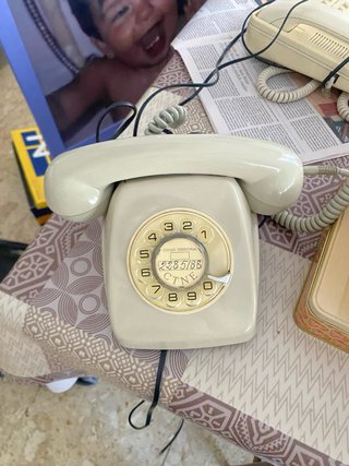 Teléfono antiguo de disco CTNE