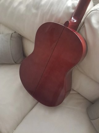 Guitarra española nueva con funda