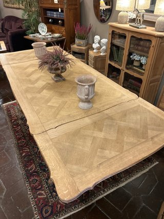Mesa de comedor antigua