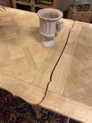 Mesa de comedor antigua