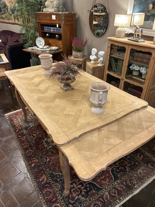 Mesa de comedor antigua