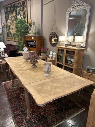 Mesa de comedor antigua