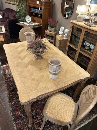 Mesa de comedor antigua