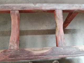 Cantarera de madera roja