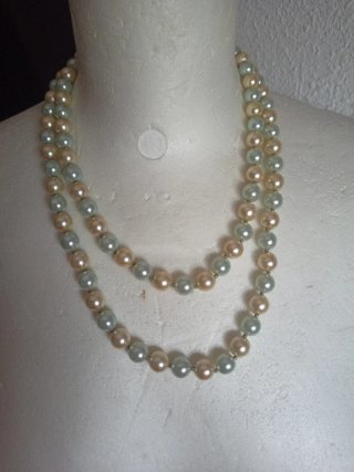 Collar bisutería de perlas beis y verde