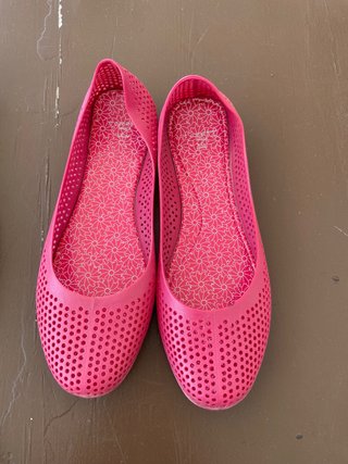 Sandalias playeras de goma rosas