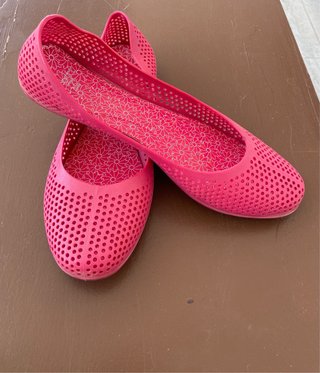 Sandalias playeras de goma rosas