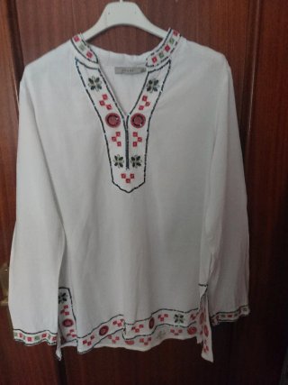 Lote 2 prendas bordadas mujer.
