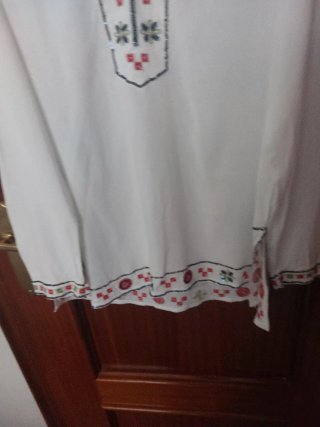 Lote 2 prendas bordadas mujer.