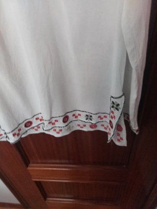 Lote 2 prendas bordadas mujer.