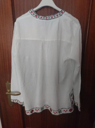 Lote 2 prendas bordadas mujer.