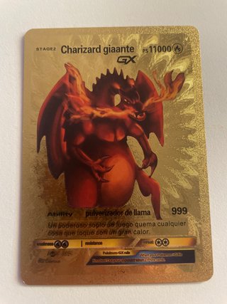 Carta Pokémon Charizard GX Gigante Dorada