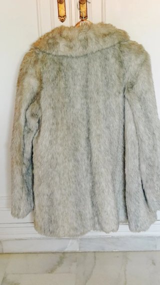 Chaquetón de piel beige y gris