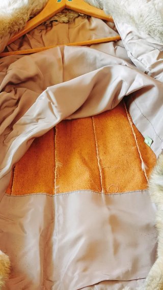 Chaquetón de piel beige y gris