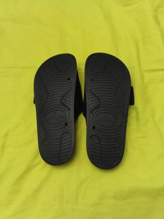 Sandalias Sunsea negras con hebilla dorada