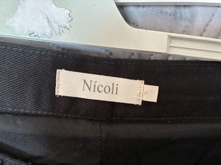 Pantalones negros Nicoli con ojales talla como 34