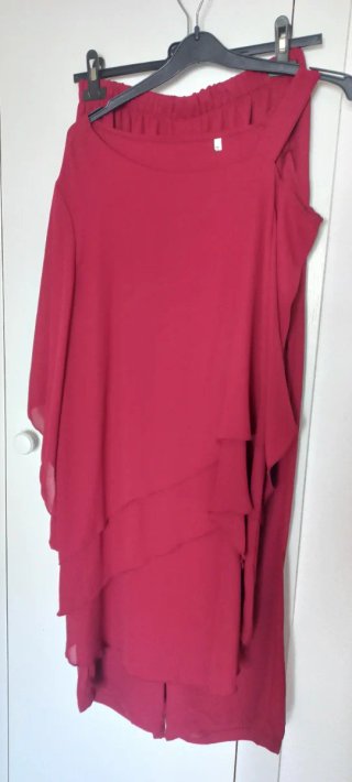Conjunto Asimétrico Valentina Mendoza, color vino