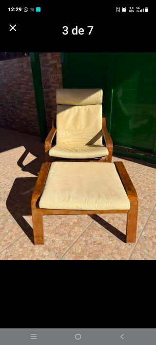 Sillón de madera marrón