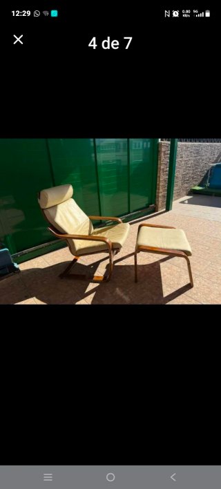 Sillón de madera marrón
