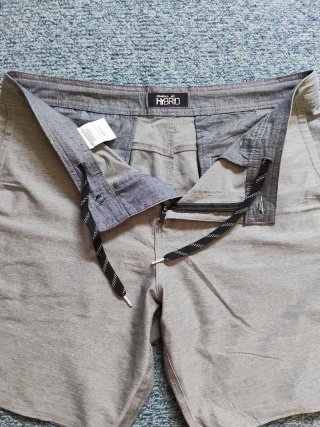 Pantalón corto gris