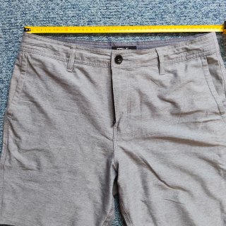 Pantalón corto gris