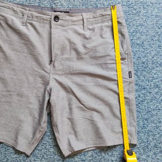 Pantalón corto gris