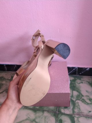 Tacones dorados plataforma talla 39