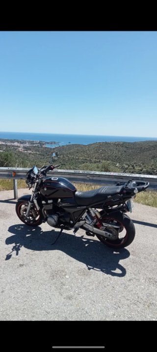 Suzuki GSX 1400 Negra