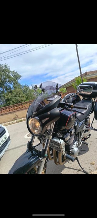 Suzuki GSX 1400 Negra