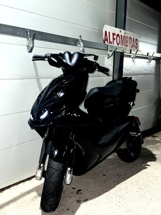 Yamaha Aerox Negra
