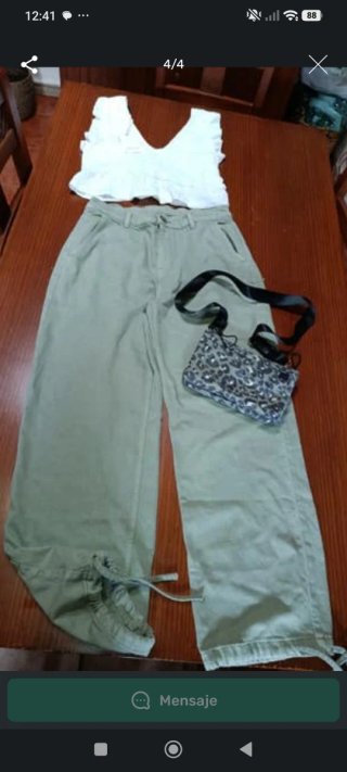 Conjunto Zara: Top Blanco y Pantalón Verde.