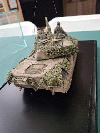 Maqueta vehículo blindado militar