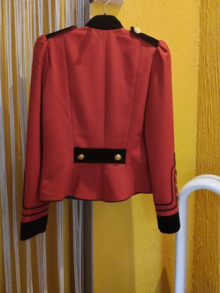 Chaqueta militar roja y negra mujer