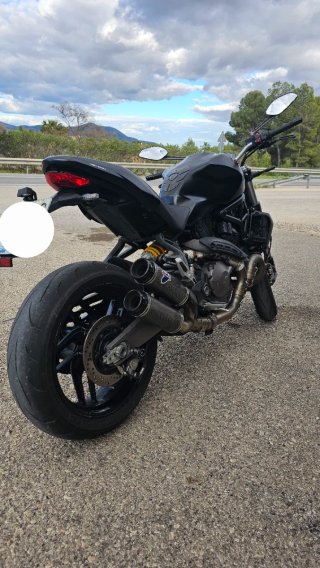 Ducati Monster 821 2018 Dark – FULL extras, DESMO