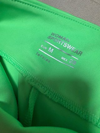 Pantalón corto deportivo verde menta