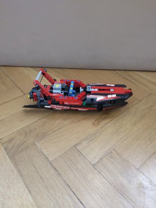 Barca da competizione LEGO Technic 42089