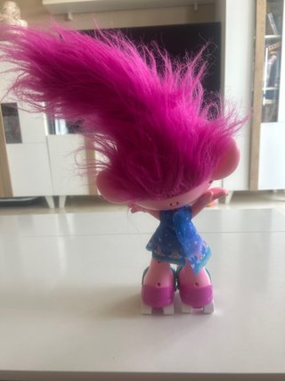 Muñeca Trolls Patinadora