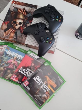 Xbox One S 1TB + 2 controller + Giochi